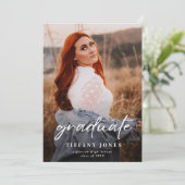 Faire-part Diplômé moderne blanc Script 2 Photo Graduation (Debout devant)
