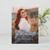 Faire-part Diplômé moderne blanc Script photo Graduation (Debout devant)