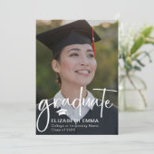 Faire-part Diplômé Moderne Écriture Tendance Félicitations Di (Debout devant)