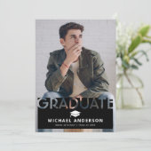 Faire-part Diplôme simple en photo noire (Debout devant)