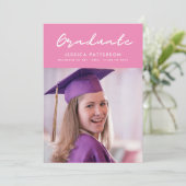Faire-part Écriture manuscrite rose Diplômé Editable Graduate (Debout devant)