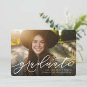 Faire-part Écriture moderne graduation photo simple (Debout devant)