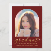 Faire-part Élégant Maroon Arch Gold Script Photo Graduation (Devant)