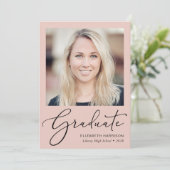 Faire-part Élégant Script Photo Blush Pink Graduation (Debout devant)