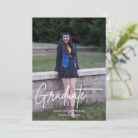 Faire-part Élégant Simple Script Graduate Photo Graduate (Debout devant)