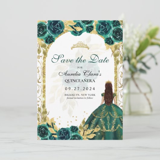 Faire-part Emerald Floral Princess Gold Arch Quinceanera (Debout devant)