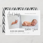 Faire-part Et bébé fait trois photos de naissance moderne (Devant / Derrière)