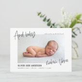 Faire-part Et bébé fait trois photos de naissance moderne (Debout devant)