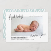 Faire-part Et bébé fait trois photos de naissance moderne (Devant / Derrière)