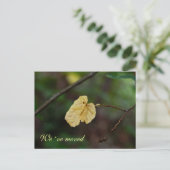 Faire-part Feuille jaune que nous avons déplacé carte postale (Debout devant)