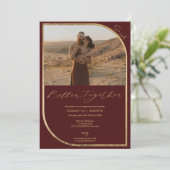 Faire-part Fiançailles de photos rouge bordeaux or (Debout devant)