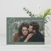 Faire-part Fiançailles photo moderne Dark Sage Green Surprise (Debout devant)