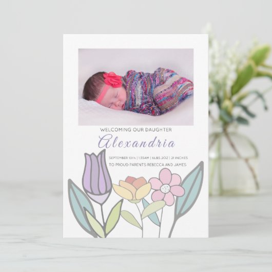 Faire-part Fleurs Pastel Nouveau Bébé Personnalisées (vert) (Debout devant)