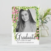 Faire-part Floral Moderne Élégant Script Graduation Photo (Debout devant)