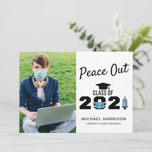 Faire-part Funny Peace Out Class of 2021 - Diplôme photo (Debout devant)