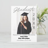 Faire-part Graduate 20XX Simple Photo White Grad Party Invita (Debout devant)