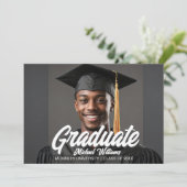 Faire-part Graduate Photo with Bold Script Graduation (Debout devant)