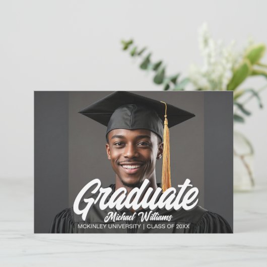 Faire-part Graduate Photo with Bold Script Graduation (Debout devant)