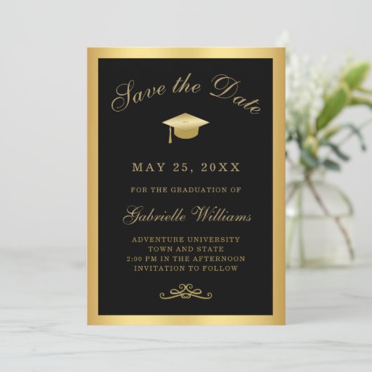 Faire-part Graduation Black Gold Script Frame Enregistrer la  (Debout devant)