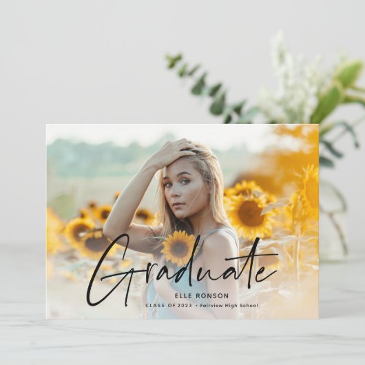 Faire-part Graduation de la photo de script moderne (Debout devant)
