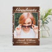 Faire-part Graduation en bois rustique et dentelle blanche (Debout devant)