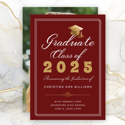 Faire-part Graduation Maroon Gold Script Classe de photo de 2