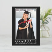 Faire-part Graduation photo minimaliste Noir moderne (Debout devant)