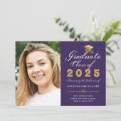Faire-part Graduation Purple Gold Script Classe de 2025 Photo (Debout devant)