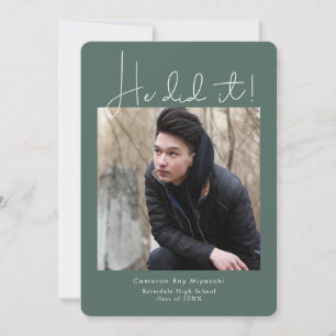 Faire-part Il A Fait Forest Green Modern Graduation Photo