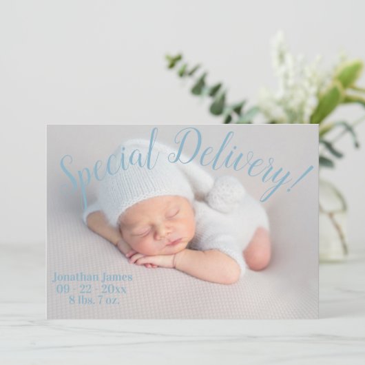 Faire-part Livraison spéciale Statistiques Script bébé garçon (Debout devant)