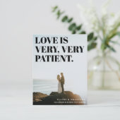 Faire-part Mariage reporté typographique audacieux et effront (Debout devant)