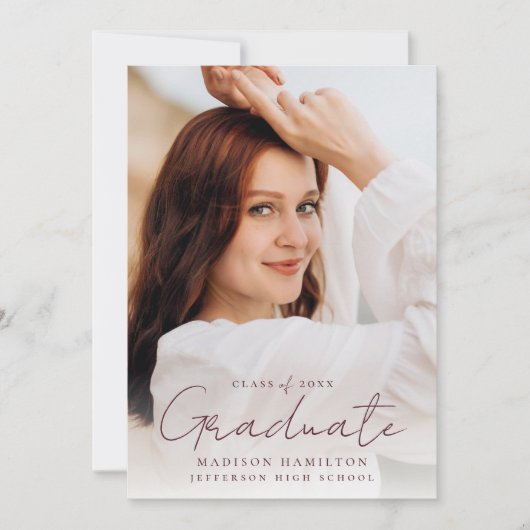 Faire-part Maroon manuscrit moderne Script photo Graduation (Devant)