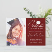 Faire-part Maroon moderne blanc Script photo Graduation (Debout devant)