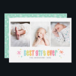 Faire-part Meilleur cadeau de vacances photos multiples naiss<br><div class="desc">Ce faire-part coloré d'anniversaire de vacances comporte des espaces pour trois photos sur les mots "meilleur cadeau jamais" sur le devant de la carte. Le dos de la carte offre de l'espace pour une seule photo ainsi que le nom et les statistiques de votre nouvelle arrivée. C'est la façon parfaite...</div>