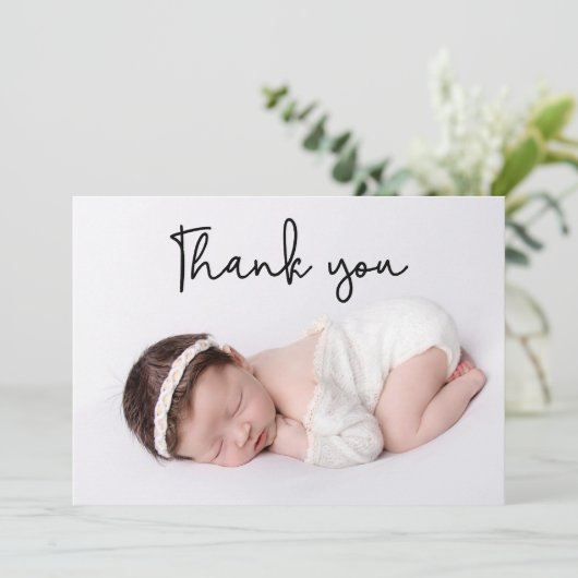 Faire-part Merci moderne Script bébé fille photo naissance (Debout devant)