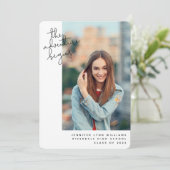 Faire-part Modern Adventure commence la photo de graduation (Debout devant)