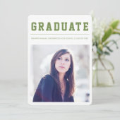 Faire-part Modern and Bold graduation announcement Green (Debout devant)
