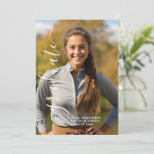 Faire-part Modern Elegant Script Photo Graduation (Debout devant)