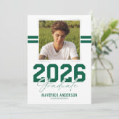 Faire-part Modern Green Masculine Photo Graduation (Debout devant)