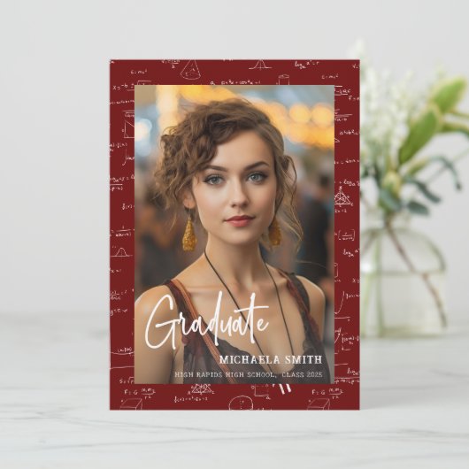 Faire-part Modern Maroon Math Script Photo Graduation  (Debout devant)