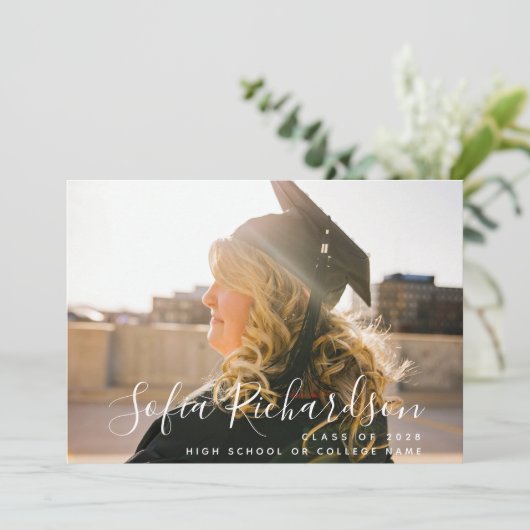 Faire-part Modern Script 8 Photo Collage Simple Graduation (Debout devant)