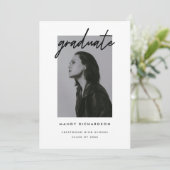 Faire-part Modern Script Black & White Photo Graduation (Debout devant)