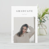 Faire-part Moderne 2 Photo noir & blanc Graduation (Debout devant)