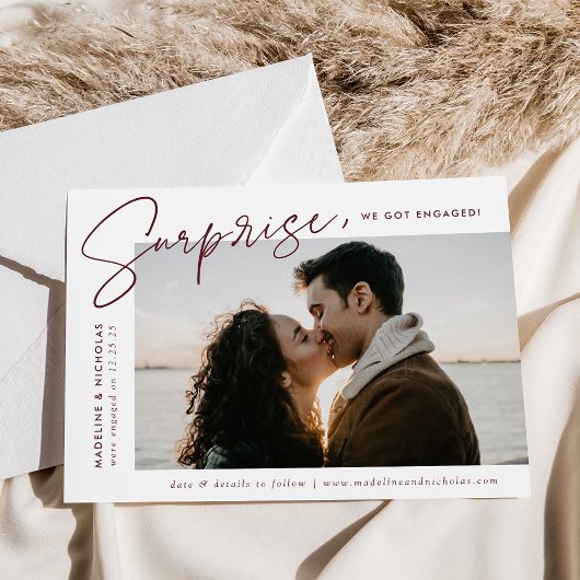 Faire-part Moderne Merlot Script Surprise Photo Fiançailles