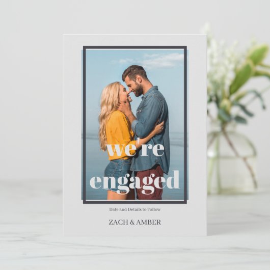 Faire-part Moderne Nous sommes engagés Fiançailles photo pers (Debout devant)