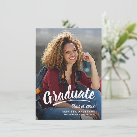 Faire-part Moderne Script Graduation 2-Side Photo Party (Debout devant)