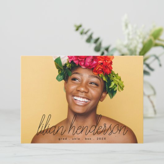 Faire-part Mon nom Black Script Graduate Deux photos (Debout devant)