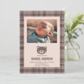 Faire-part Naissance de bébé ours à carreaux (Debout devant)