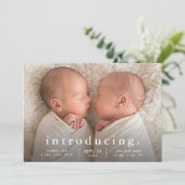 Faire-part Naissance d'une photo jumelle minimale simple (Debout devant)