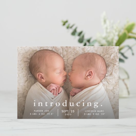 Faire-part Naissance d'une photo jumelle minimale simple (Debout devant)